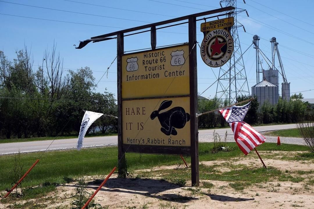 Henry's Rabbit Ranch (Staunton, Illinois)